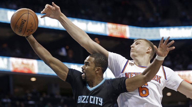 Porziņģa 21 punkts neglābj “Knicks” no uzvaru sērijas pārtraukšanas