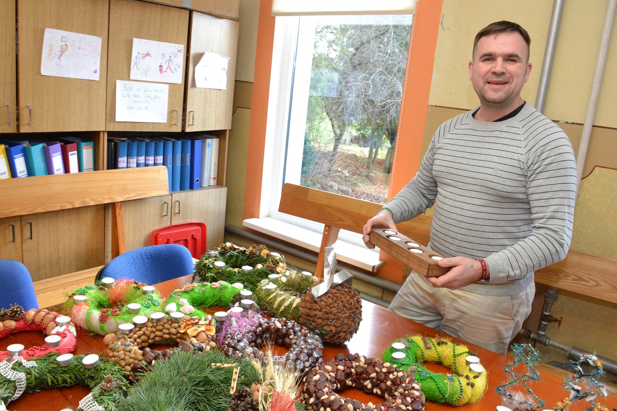 Vāks līdzekļus pensionāriem