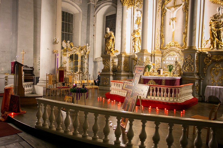 Tezē lūgšanās vienoti uzsāk Jauno Baznīcas gadu