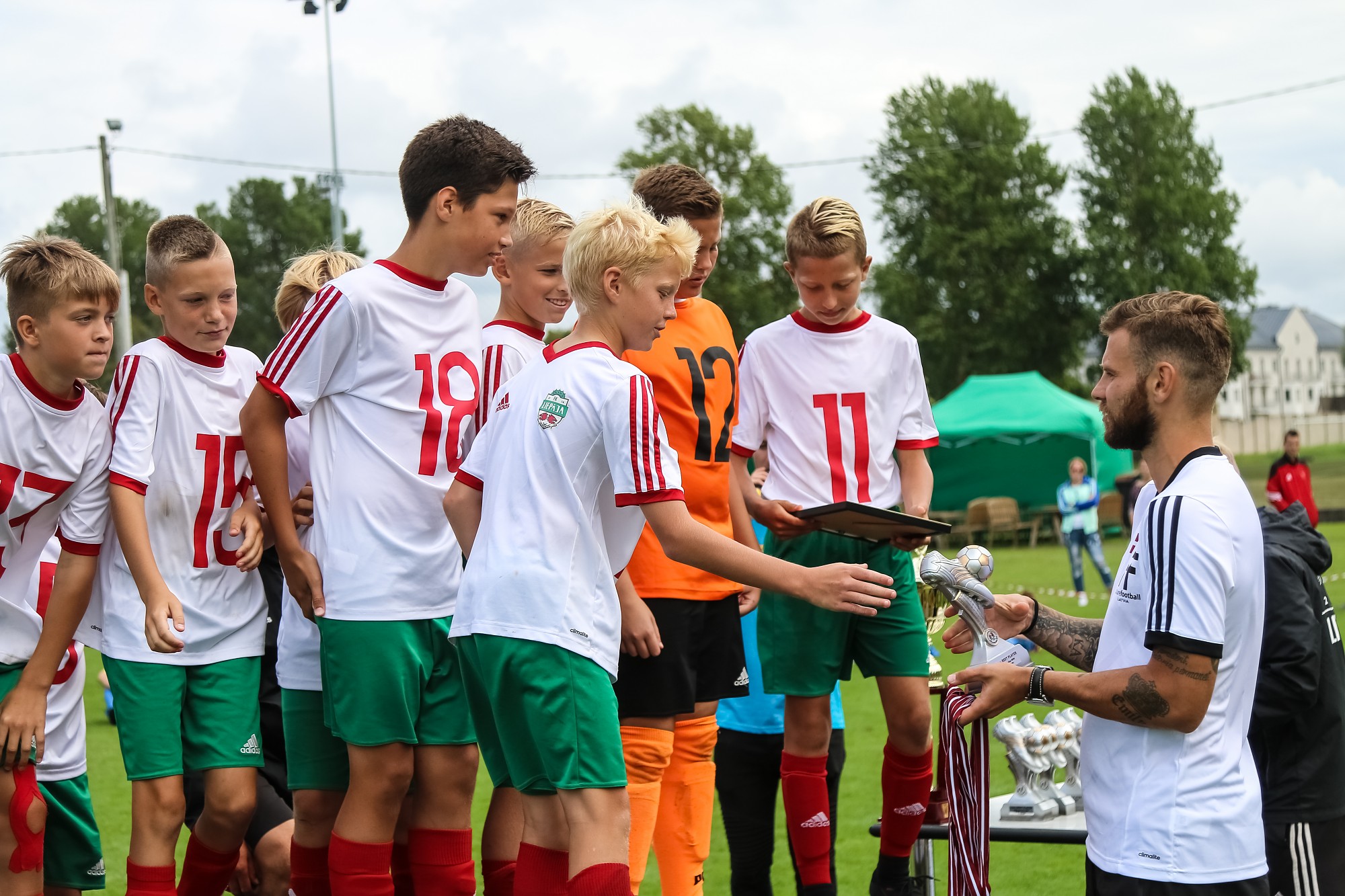 Attīstīt futbolu un izskaust bonusus