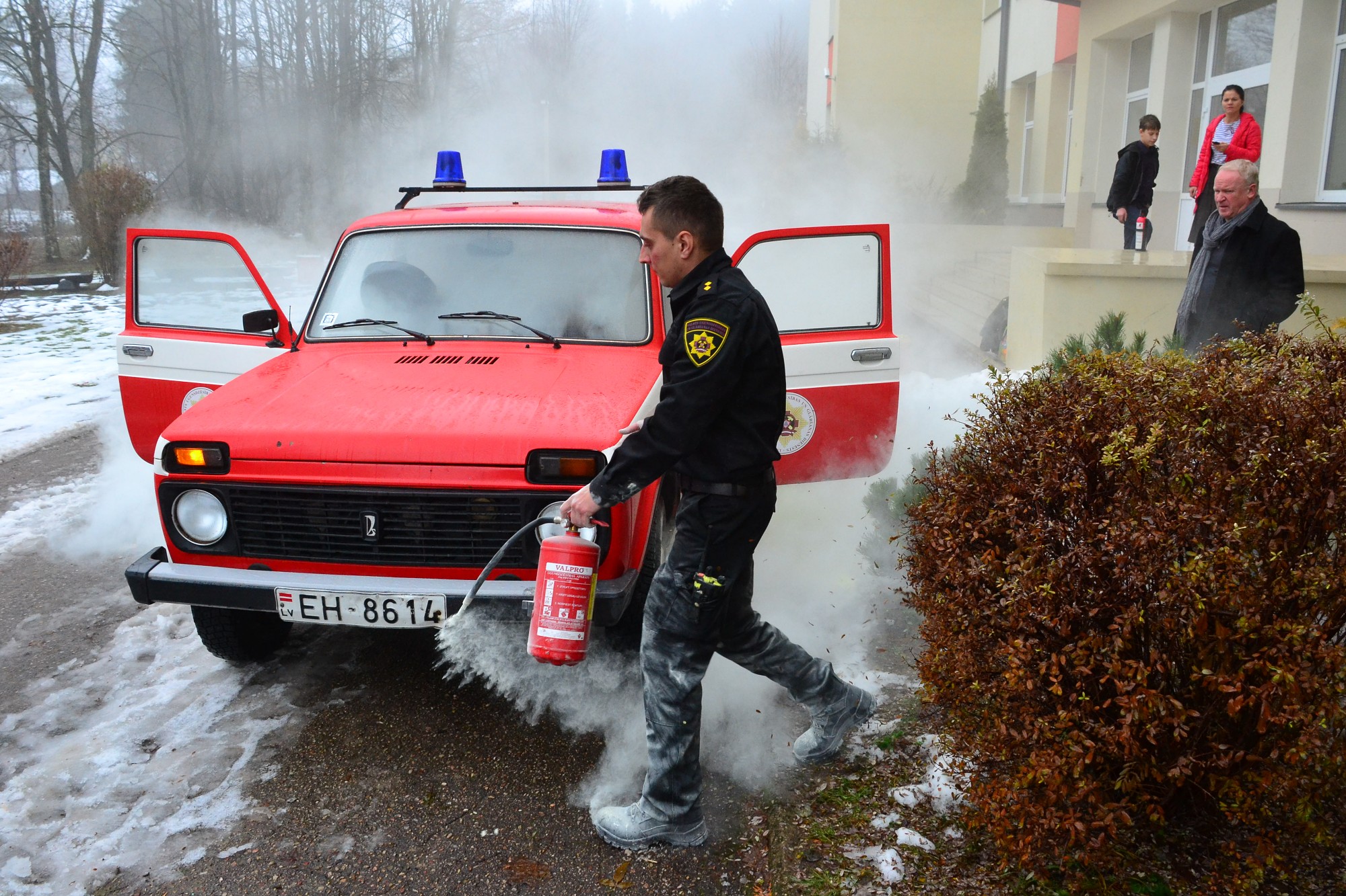 Ugunsdzēsējiem jādzēš savs auto