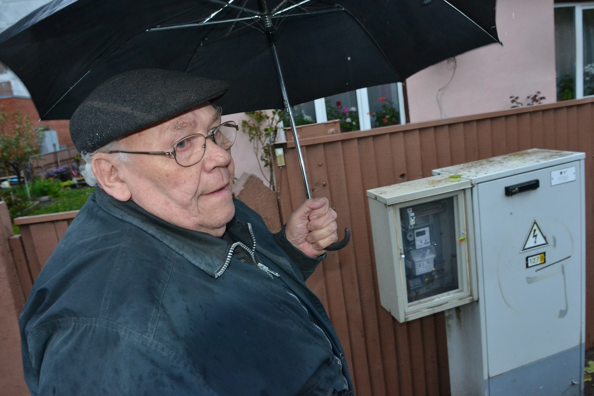 Pensionāram draud par neesošu parādu