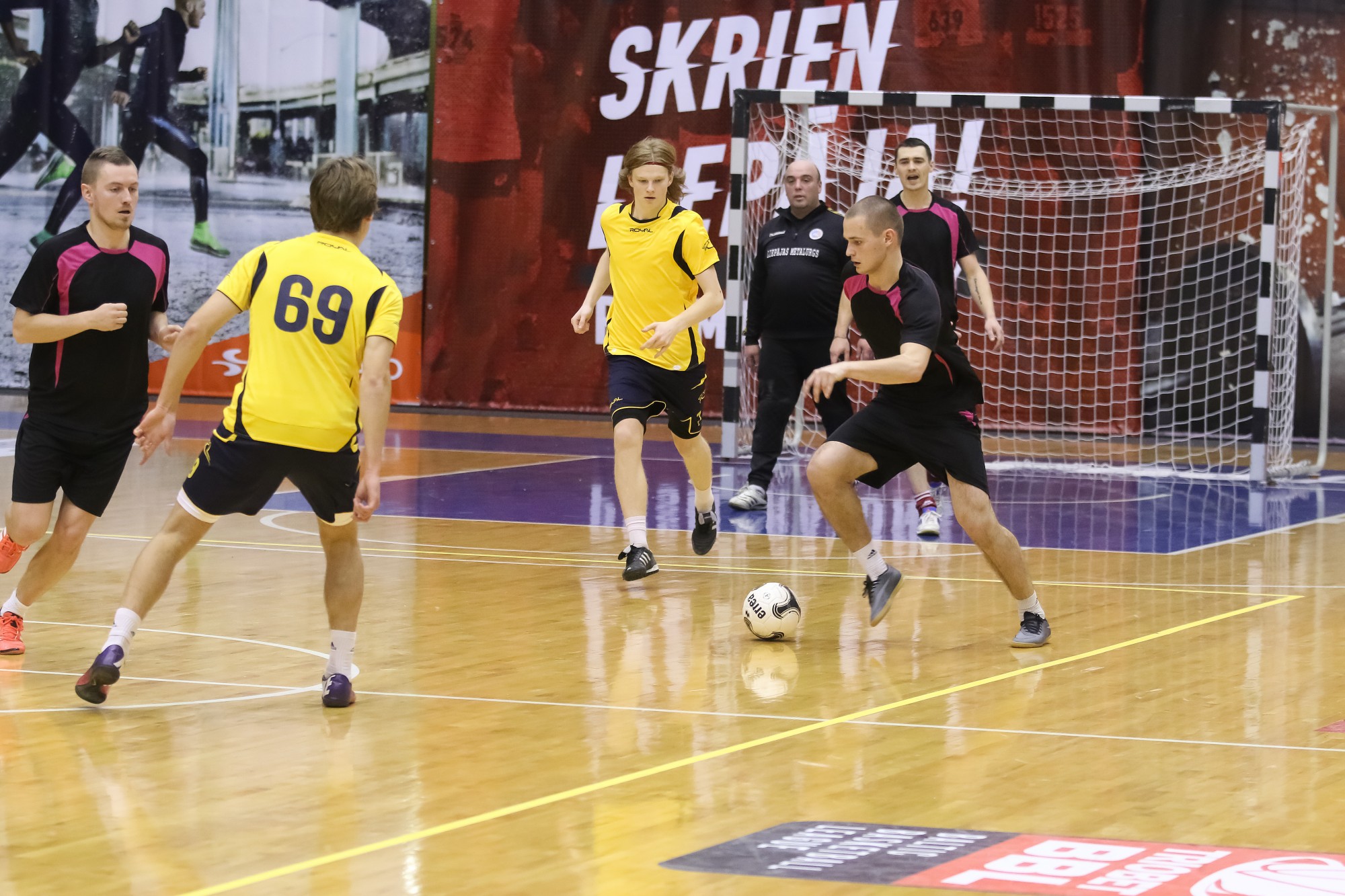 Futbols beidzās četros