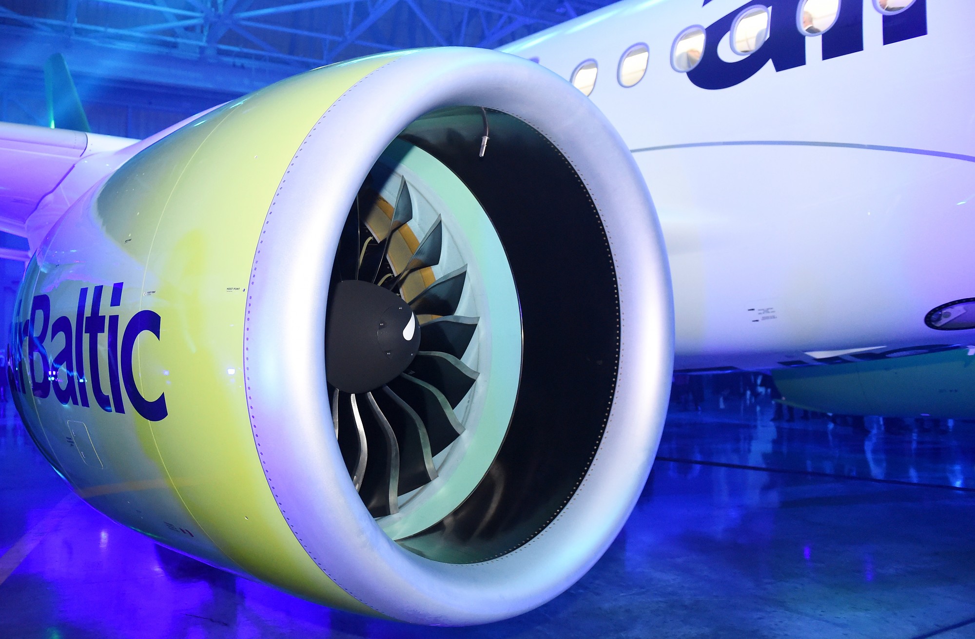 “airBaltic” uz laiku samazinās darbinieku skaitu par 250 cilvēkiem