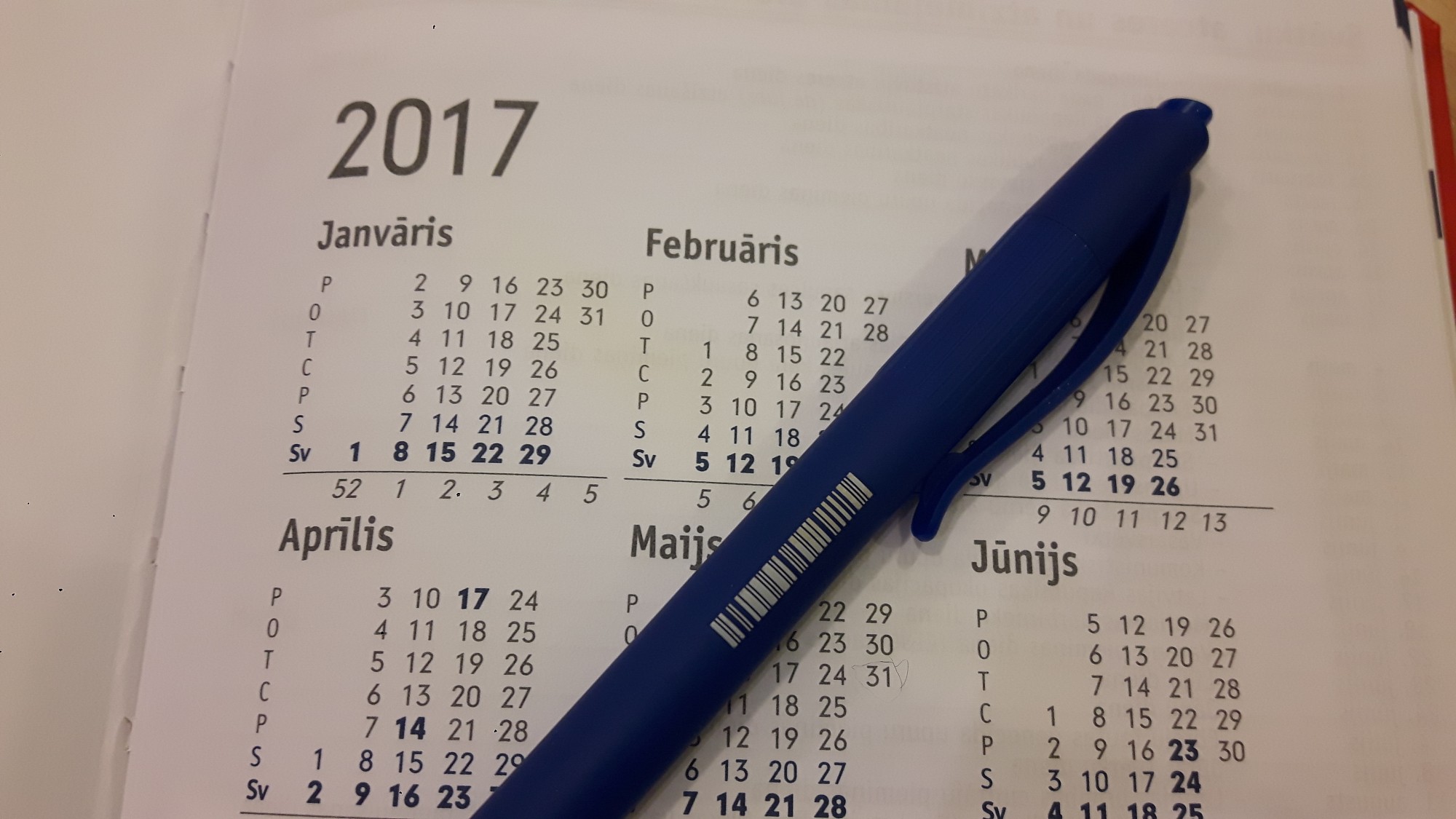 Es apņemos…