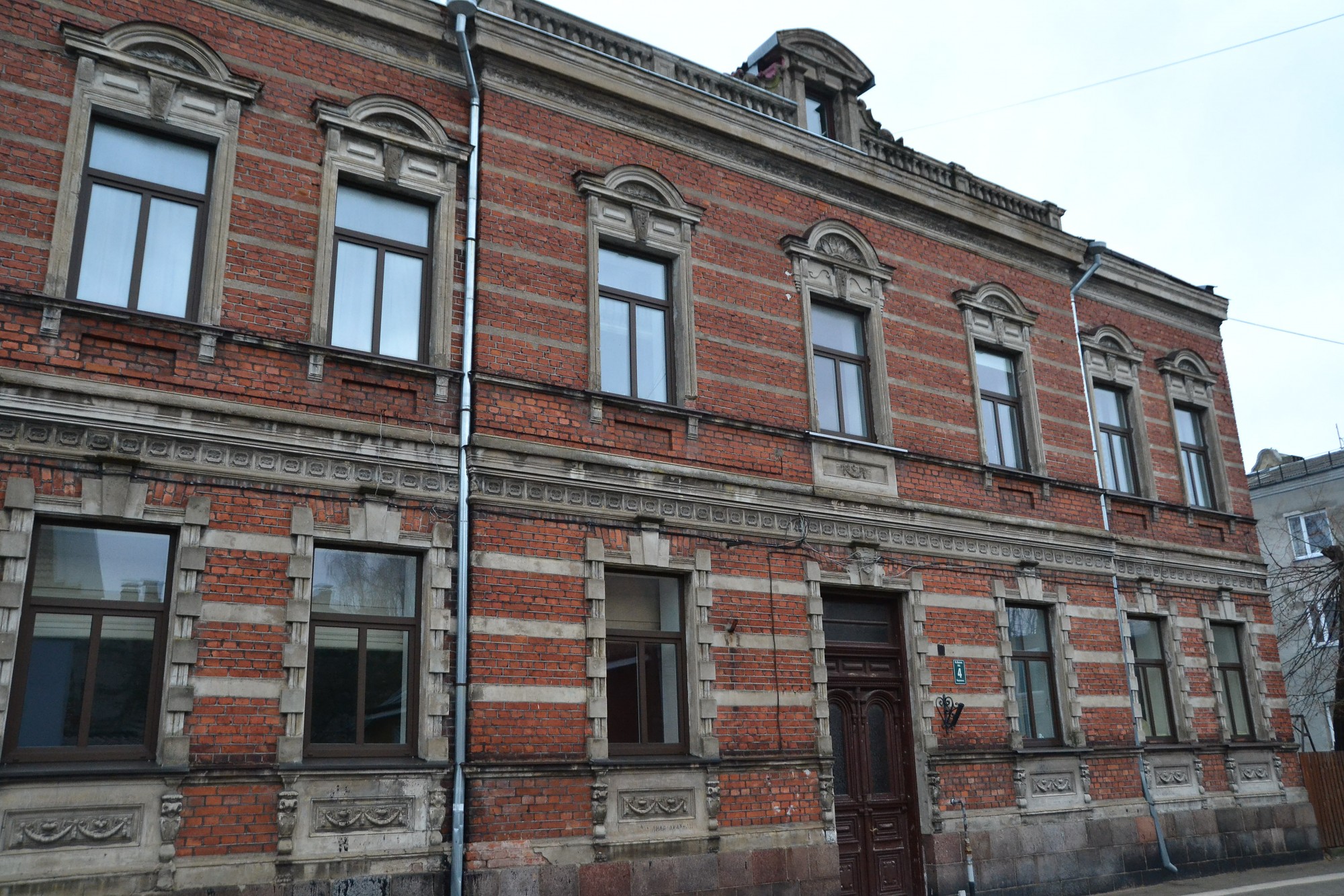Kaimiņi strīdas, apsaimniekotājs sprukās