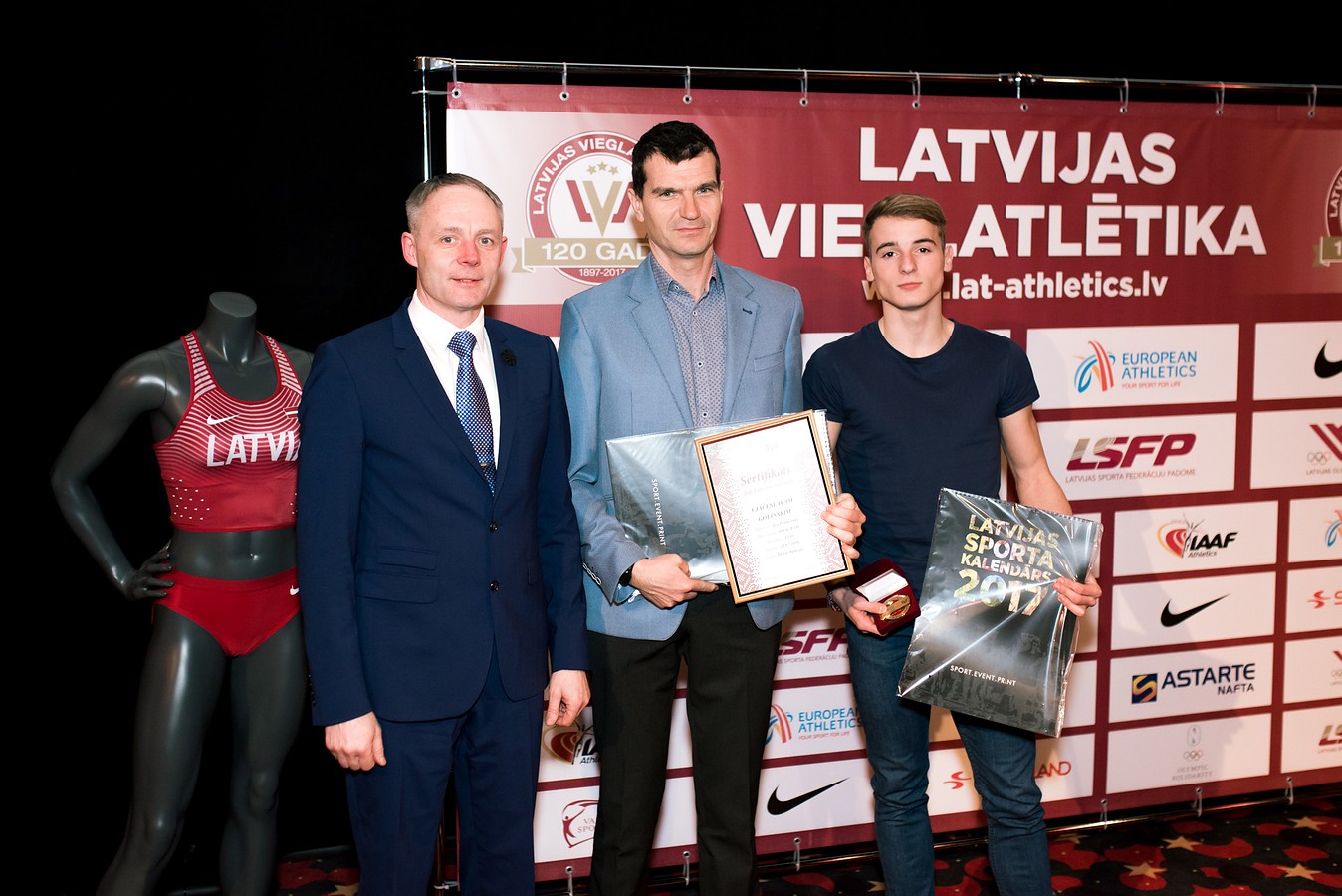 Sveic vieglatlētus