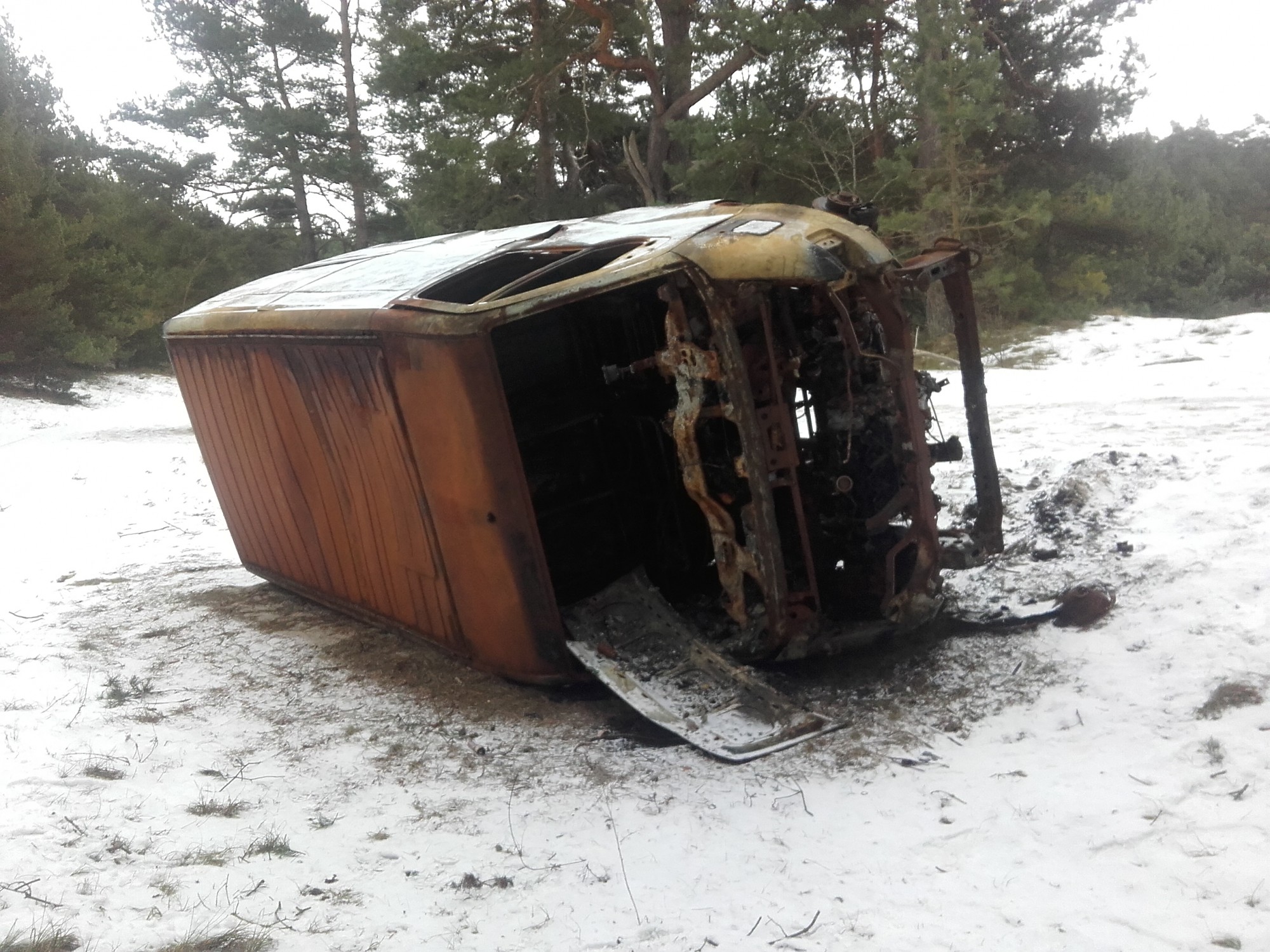 Sadedzis “busiņš” biedē Bernātu atpūtniekus