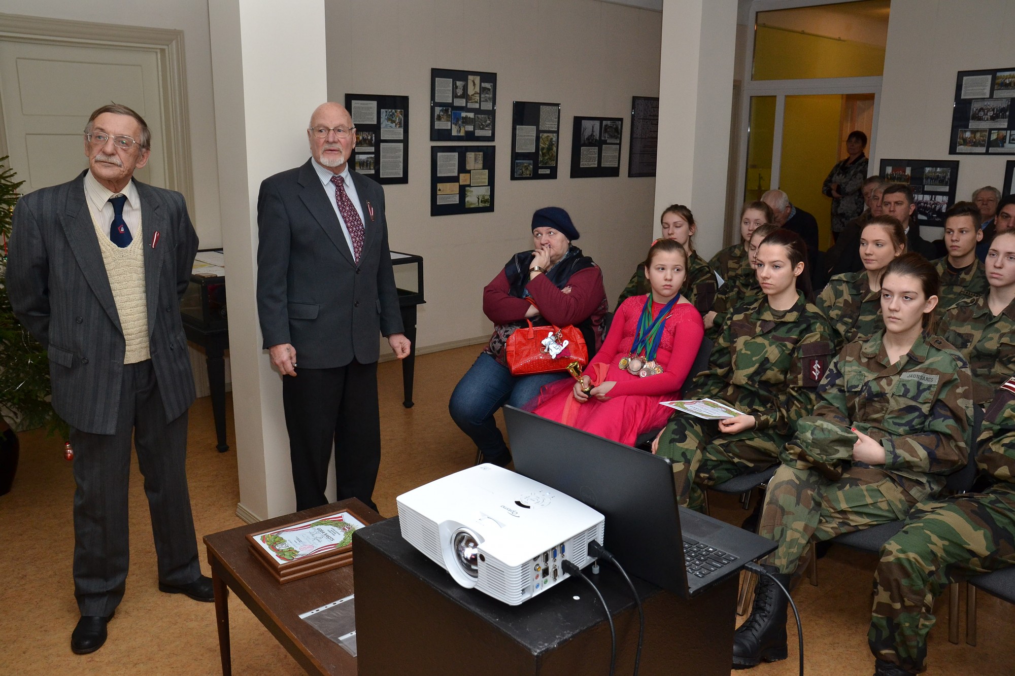 Novērtē ieguldījumu jauniešu patriotiskajā audzināšanā