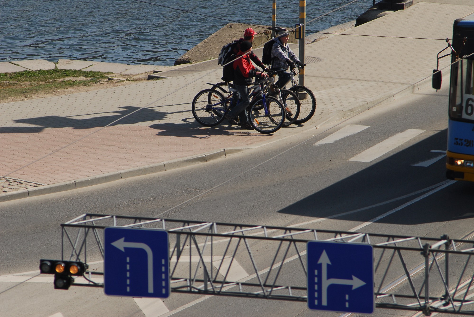 Aiznes velosipēdus