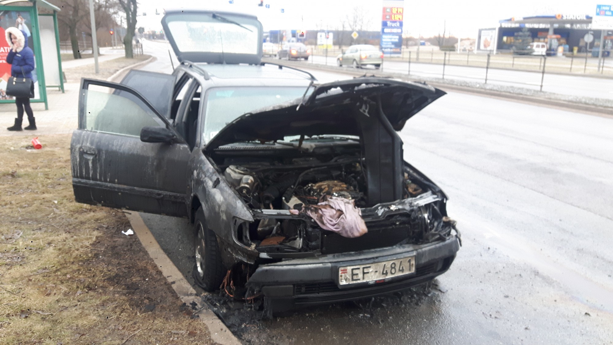 Cukura ielā aizdegas ”Audi”