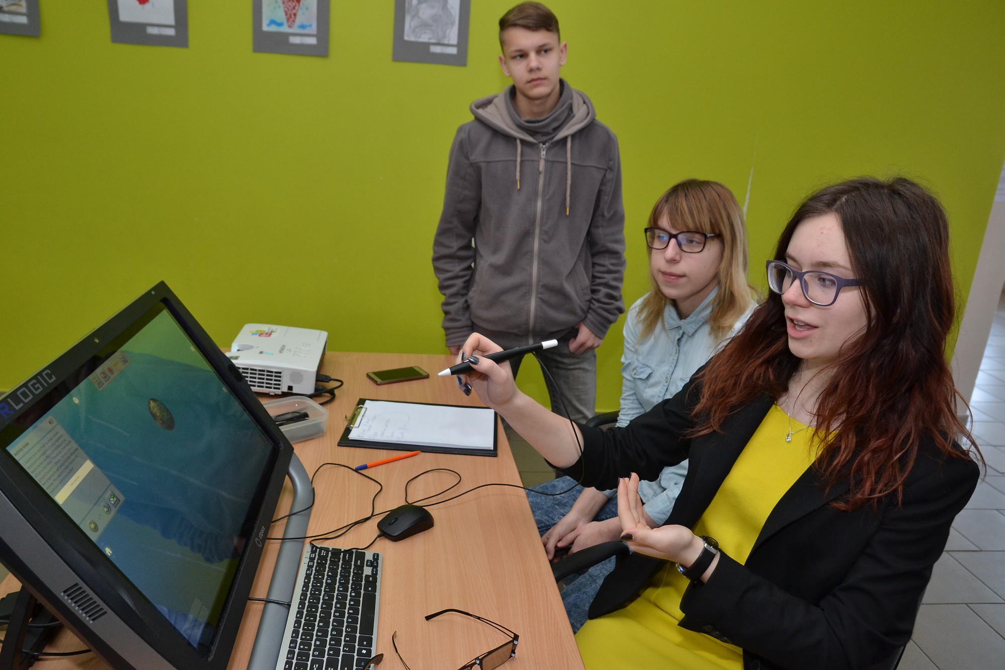 Vai modernās tehnoloģijas uzlabo mācību procesu skolās?