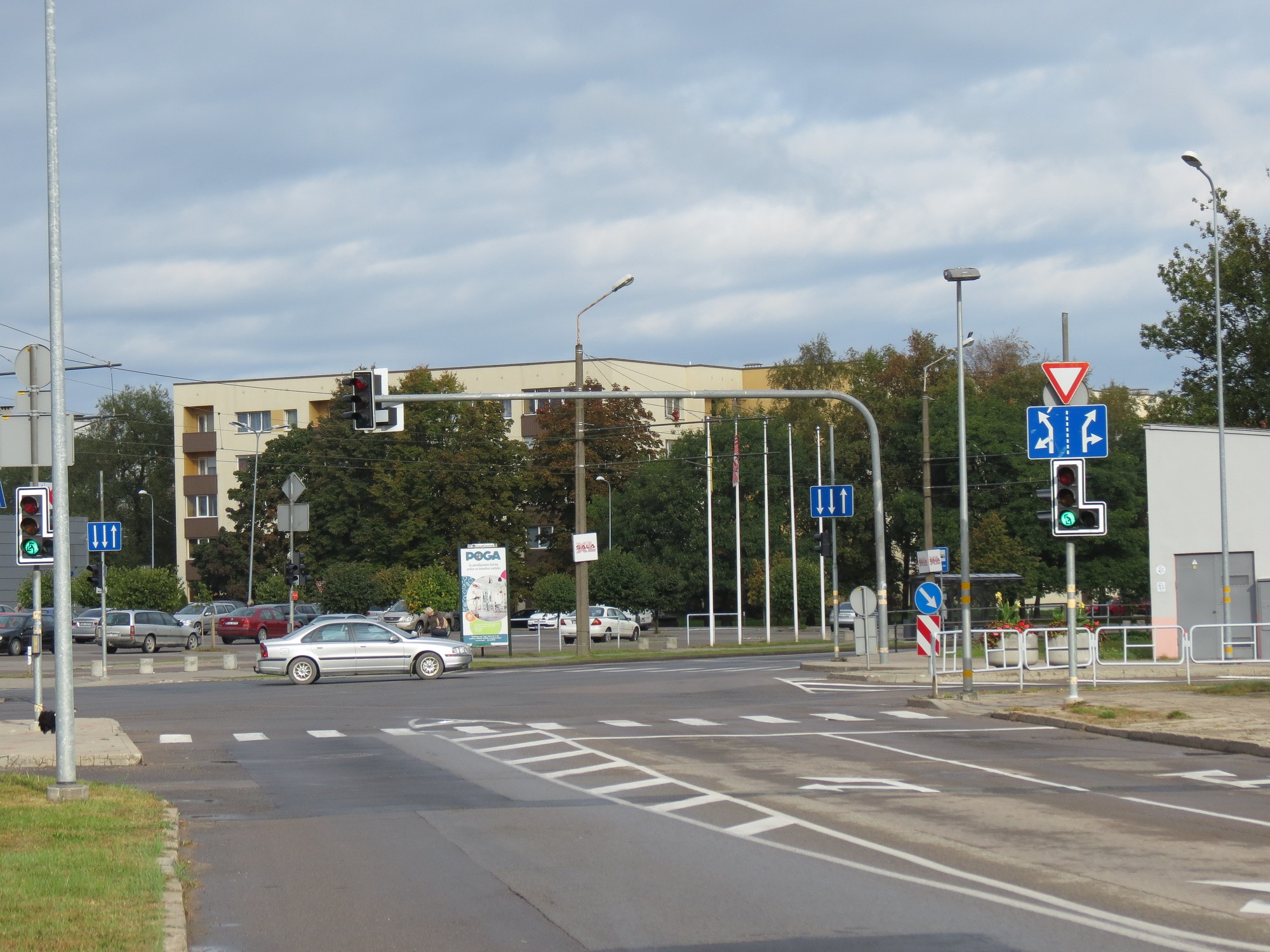 Notriec meiteni un aizbēg