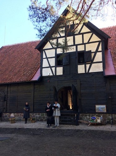 Brīvdabas muzejā atklāj restaurēto Liepājs ostas noliktavu ”Bezdelīga”