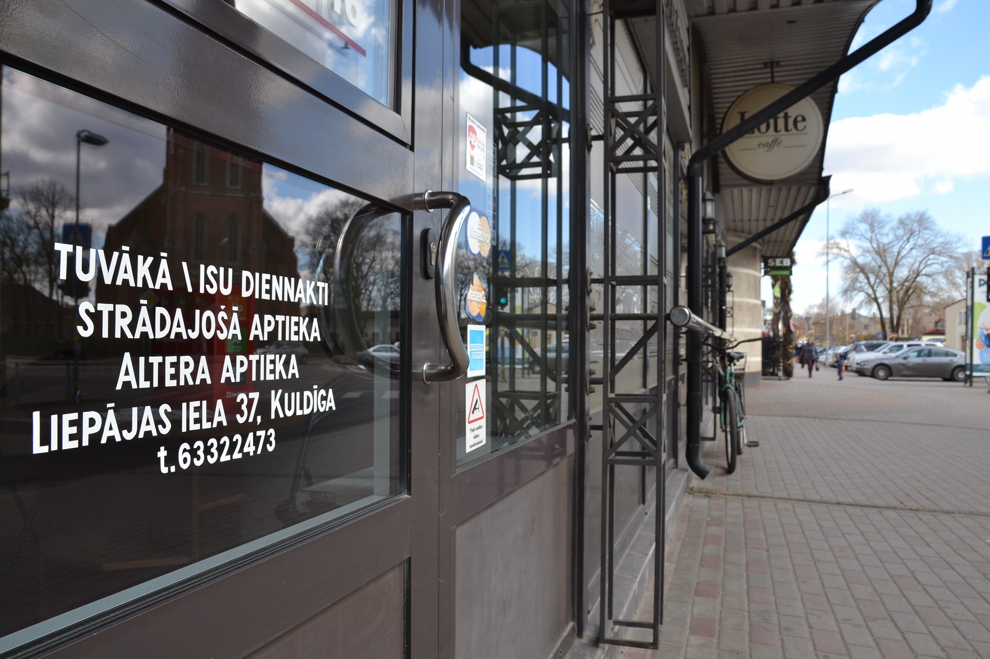 Zāles starp maizi un dārzeņiem