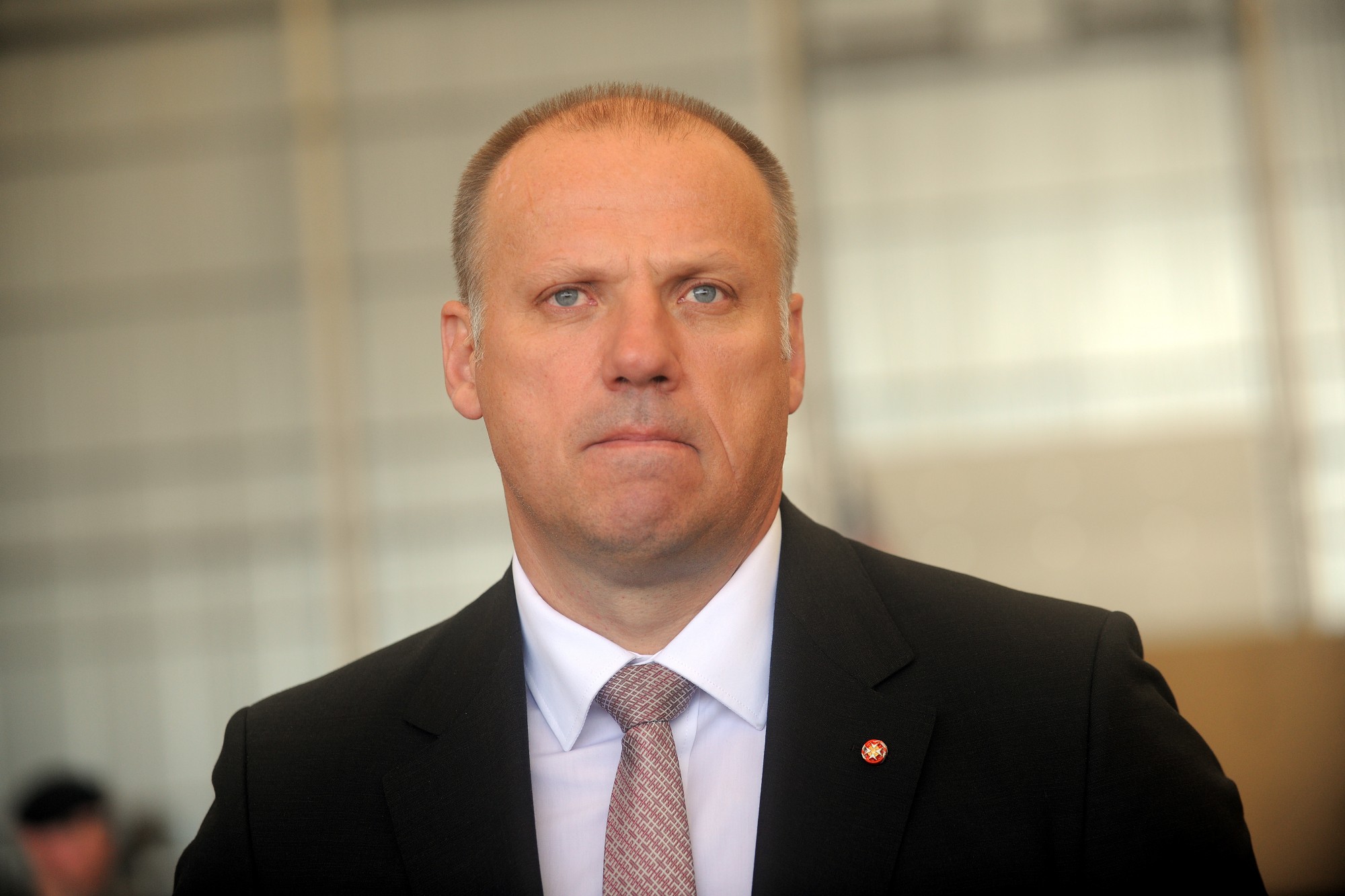 Aizsardzības ministrs atzinīgi vērtē Liepājas 15. vidusskolas ieviesto militāro apmācību