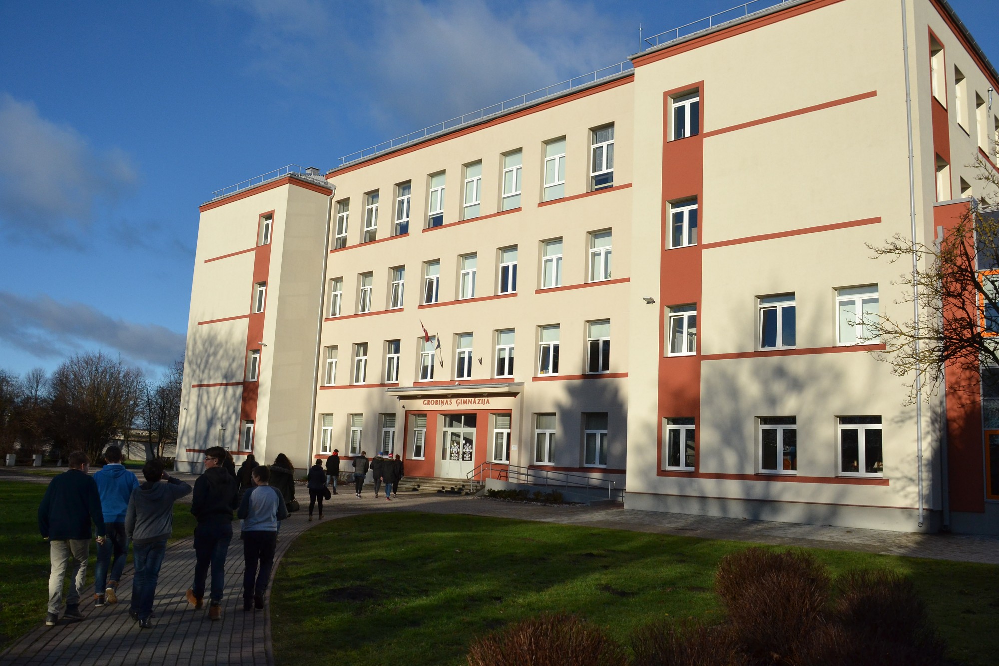 Ģimnāzija atzīmē dzimšanas dienu