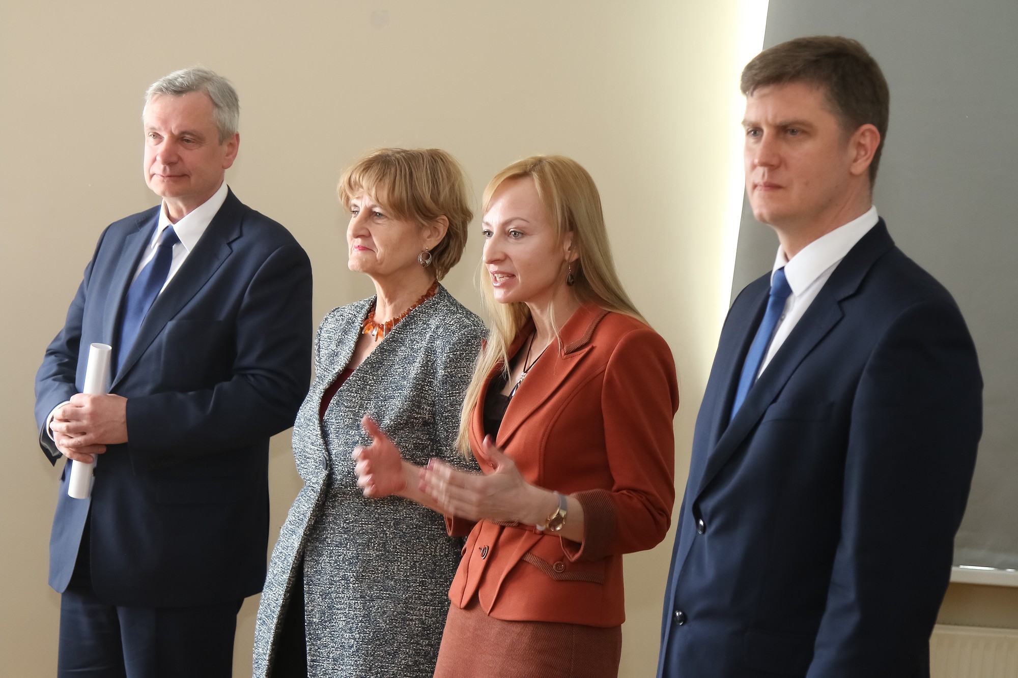 Notiek jauno lingvistu konference