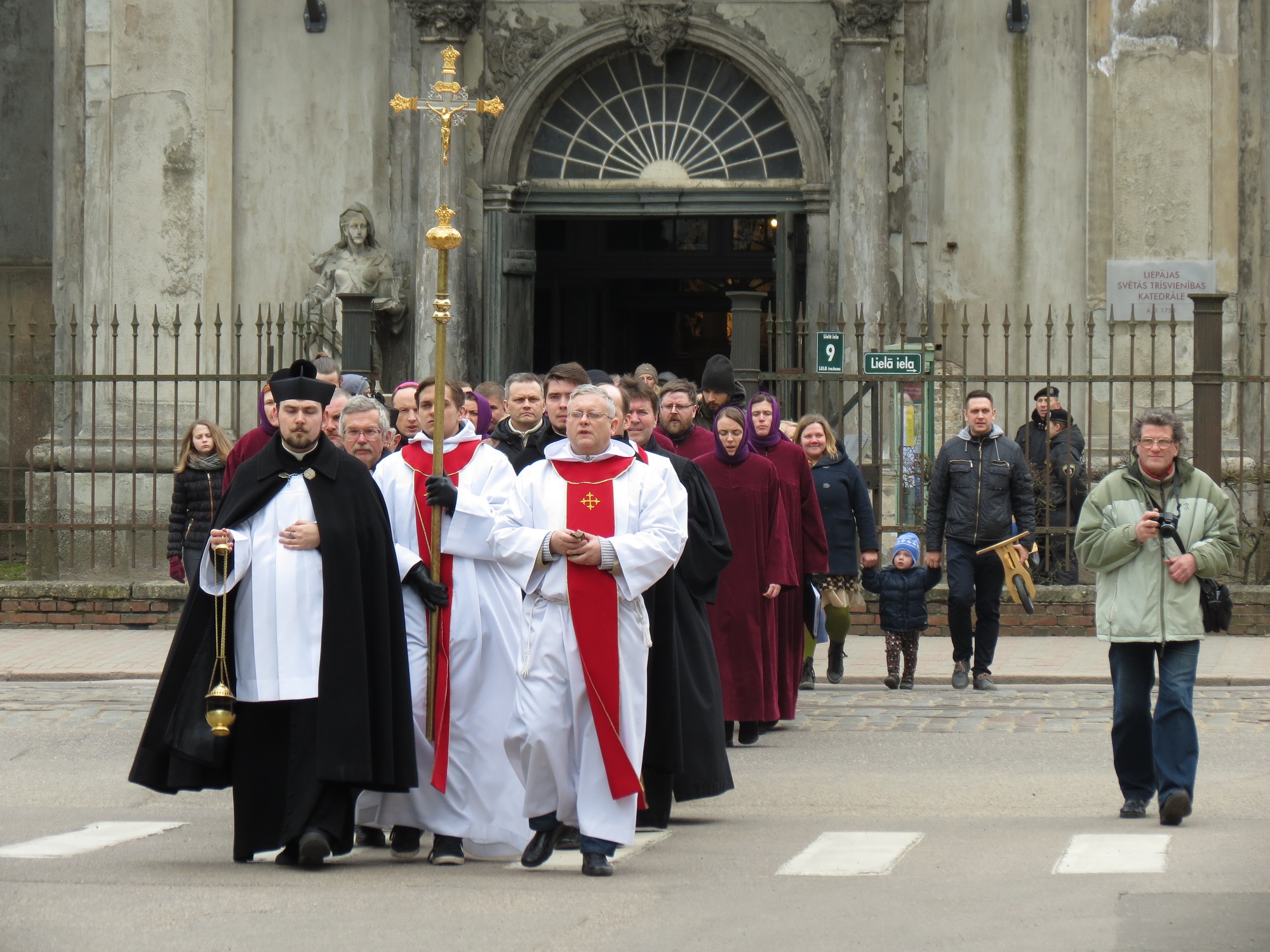 Vienojas Krusta ceļa gājienā