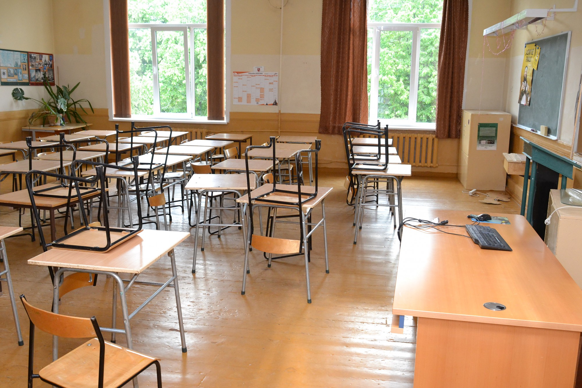 Lielākā daļa skolēnu neatbalsta obligāto eksāmenu dabas zinātnēs
