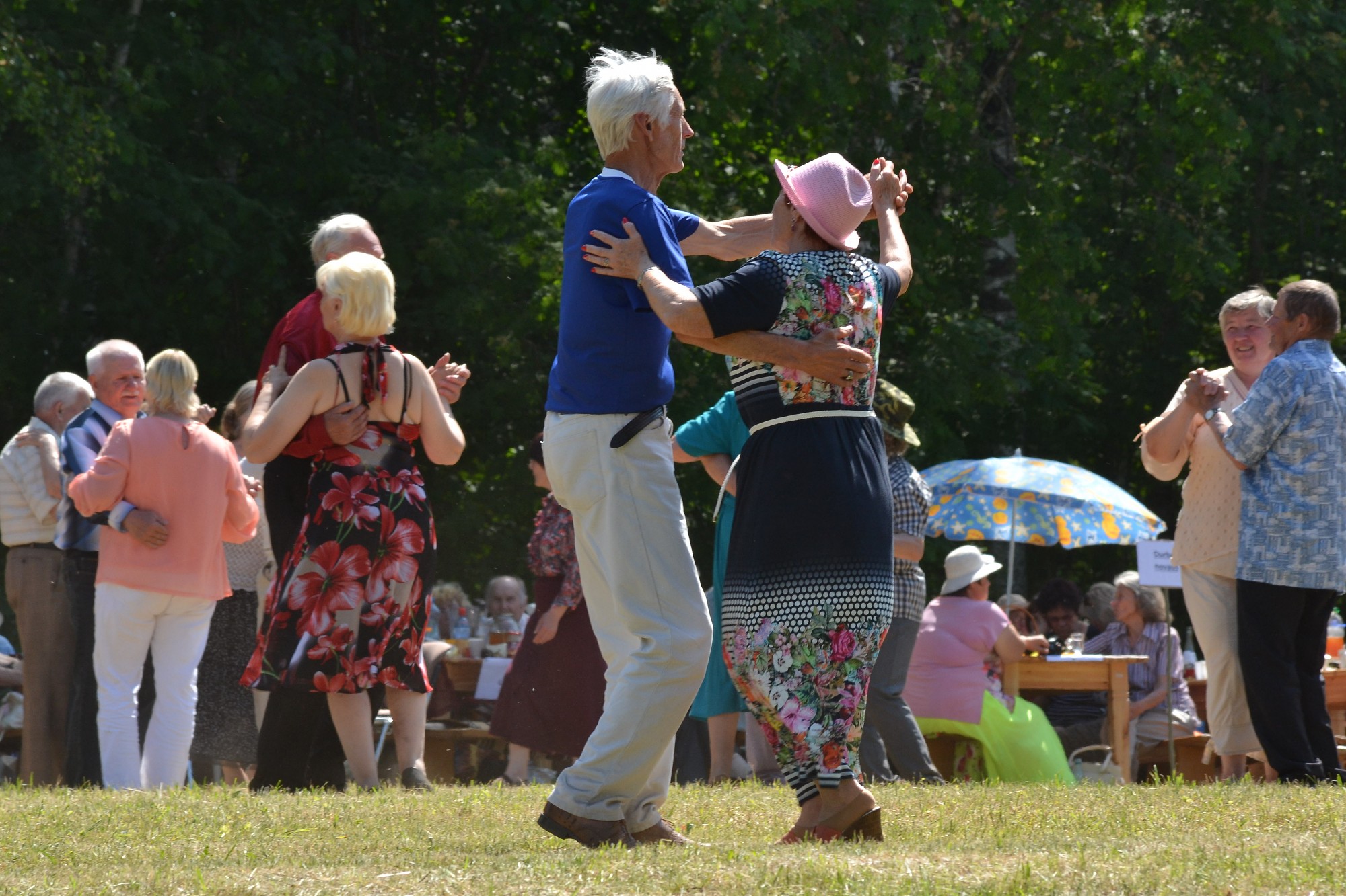 Seniorus aicina ballēties