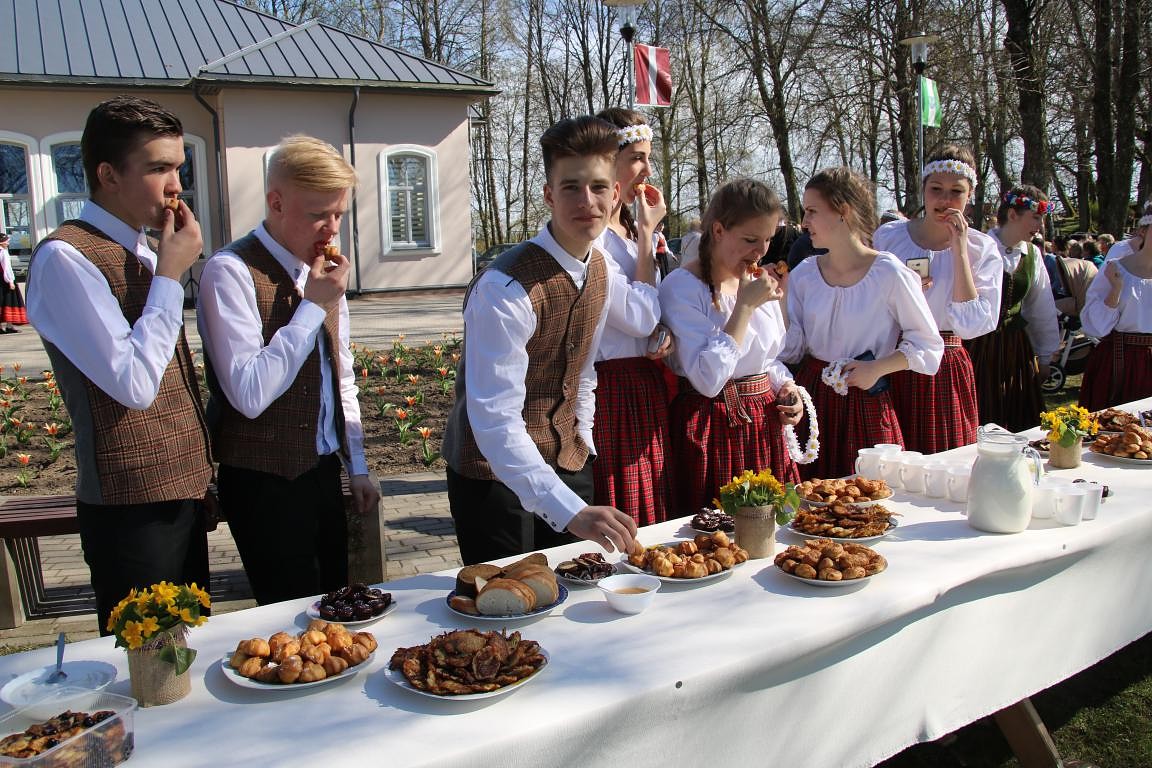 Baltā galdauta svētki Priekulē