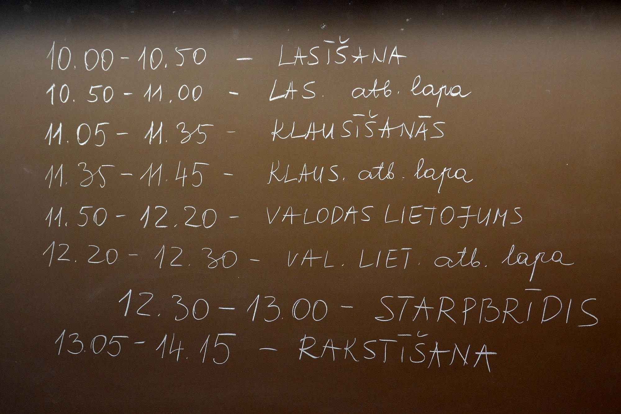 Latviešu valodas eksāmena domraksta temati “virmojuši” arī Liepājā