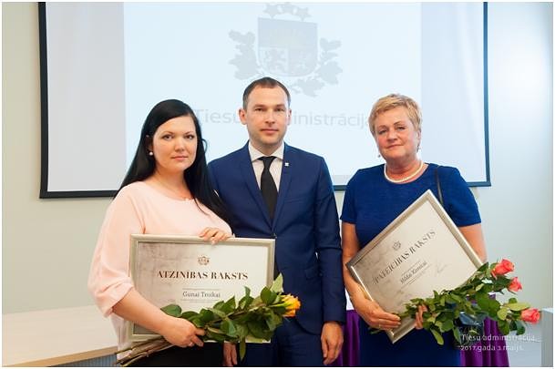 Tiesu administrācija apbalvo Kurzemes apgabaltiesas darbinieces
