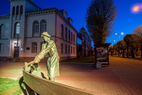 Izgaismo Liepājas himnas tēlus