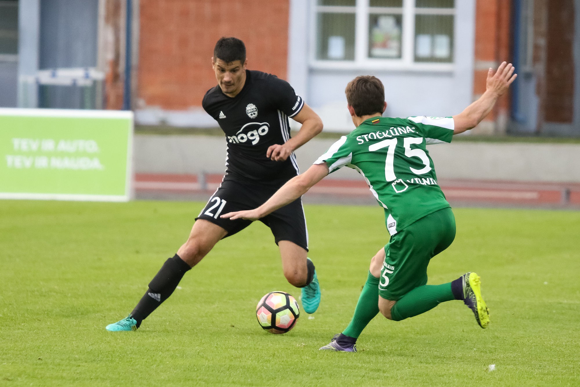 Piesaista Melnkalnes aizsargu