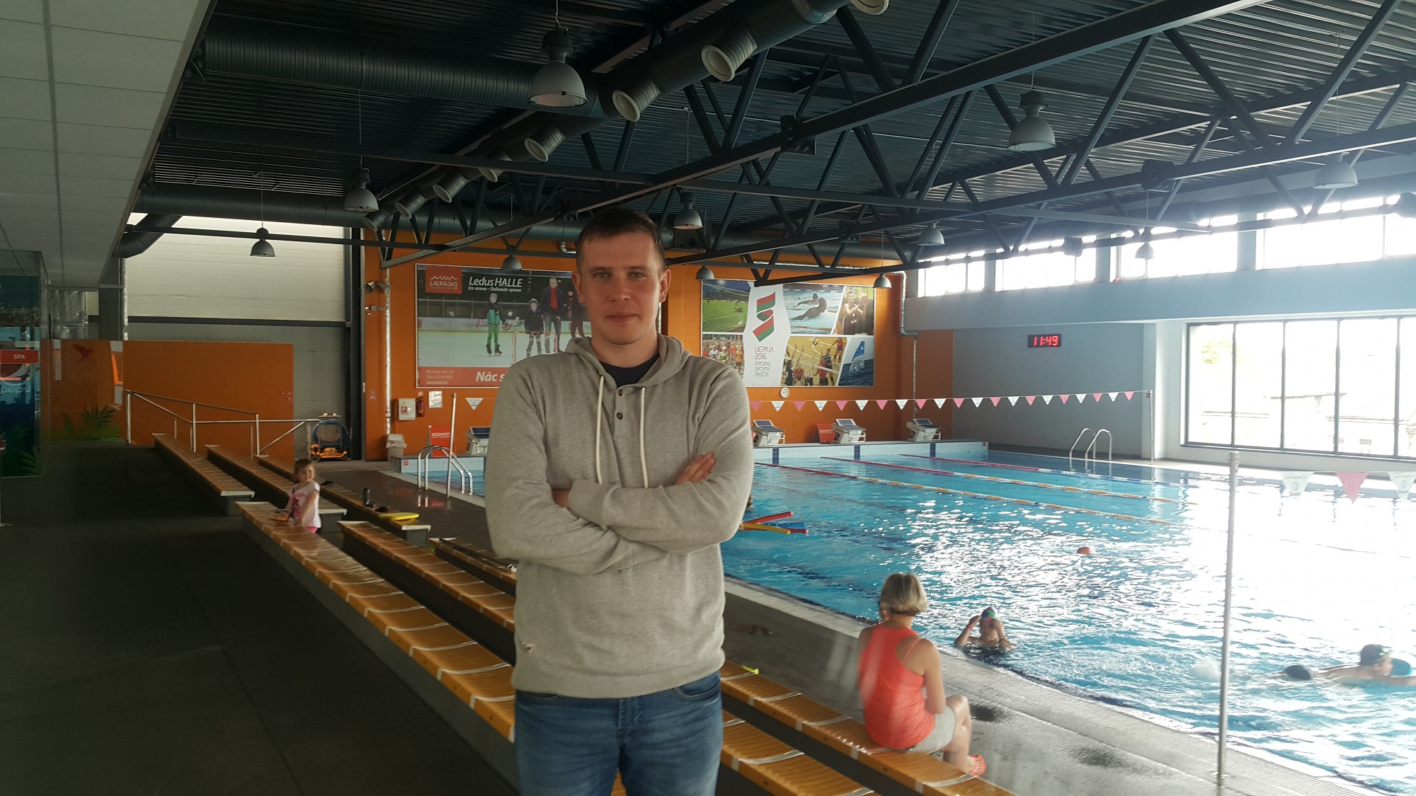 Ruslans Makarovs: Peldēšana – vērtīgs treniņš bērna fiziskajai attīstībai