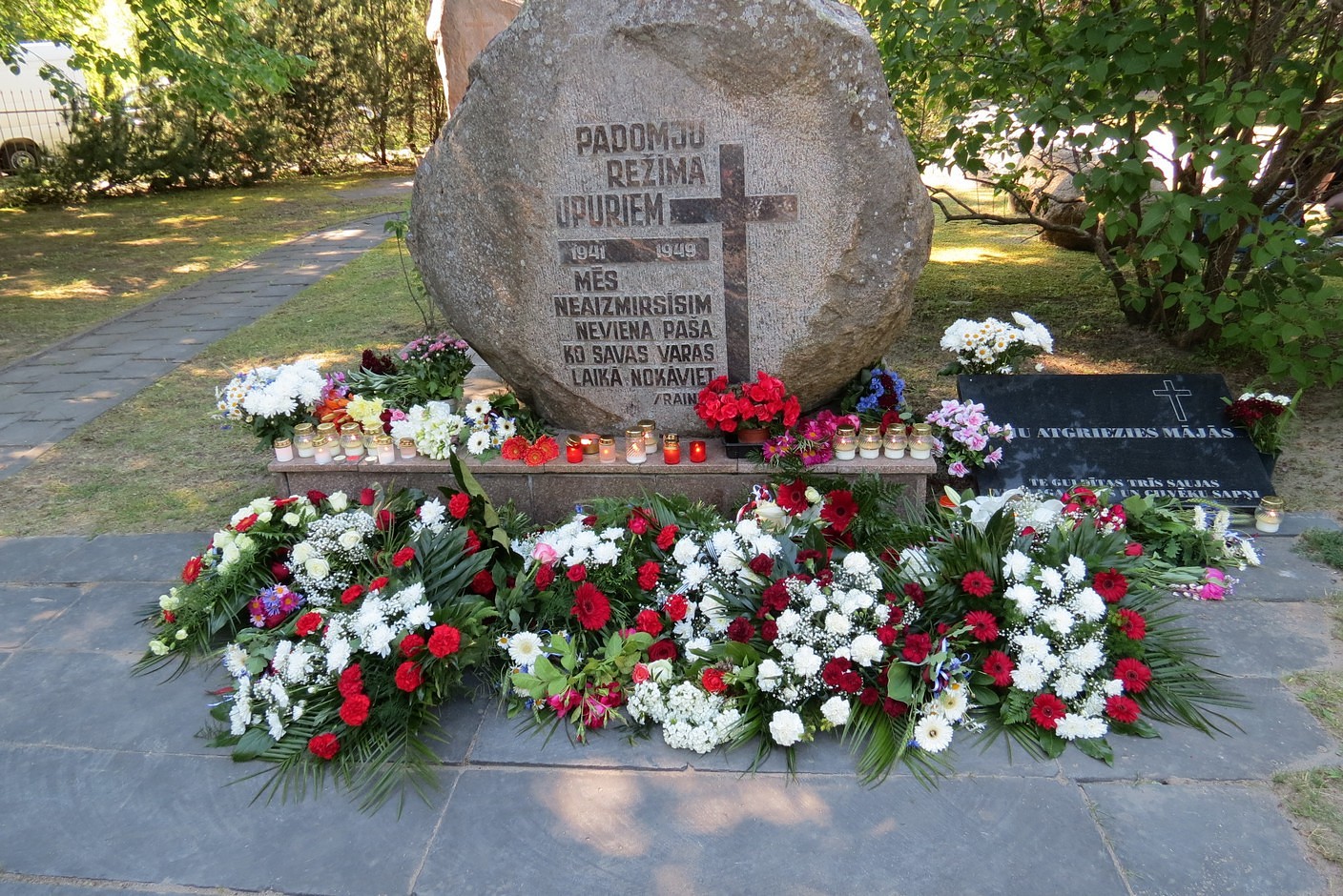 Godinās komunistiskā genocīda upuru piemiņu
