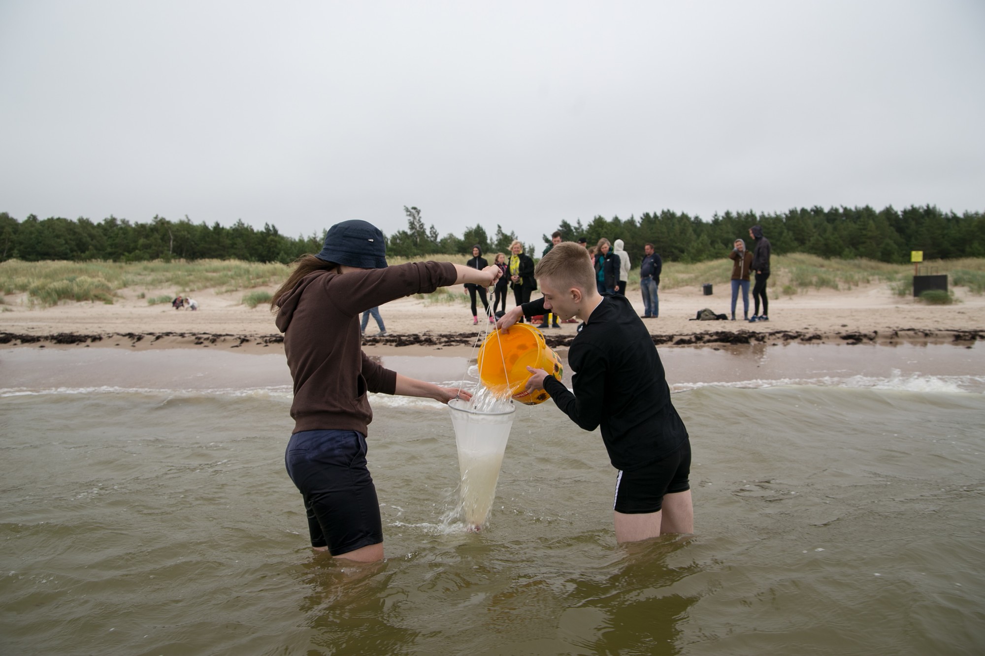 Skolēni pēta zivis, ēdamgliemenes un Baltijas jūru