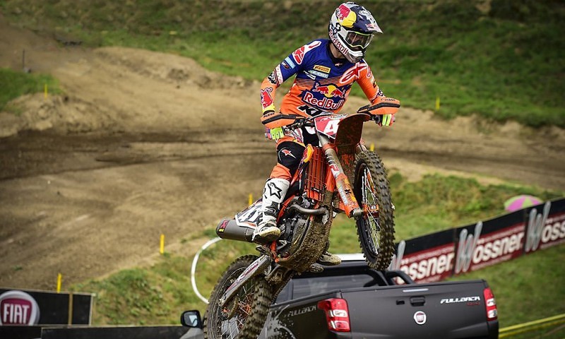 Jonass pirmajā braucienā Čehijas MXGP posmā piekāpjas Kovingtonam