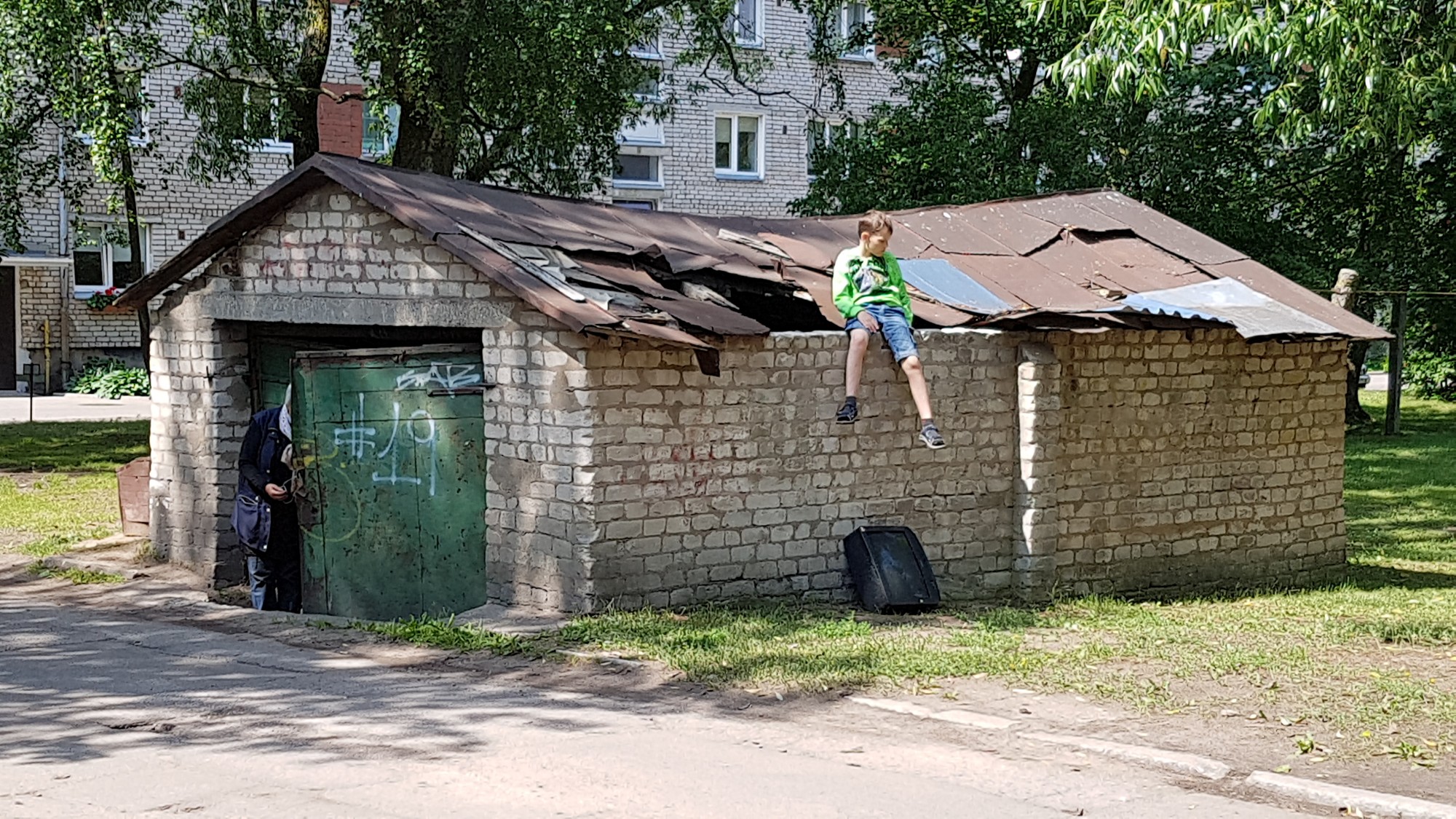 Bīstamā būve Šķēdes ielā ir nelikumīga