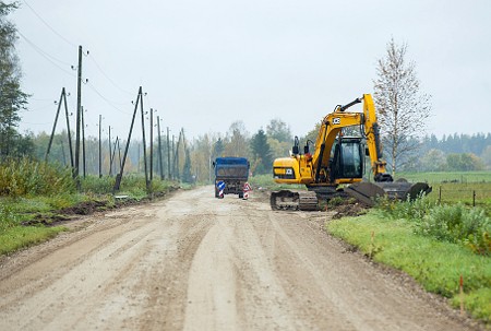 Novērtē paveikto un ierauga problēmas