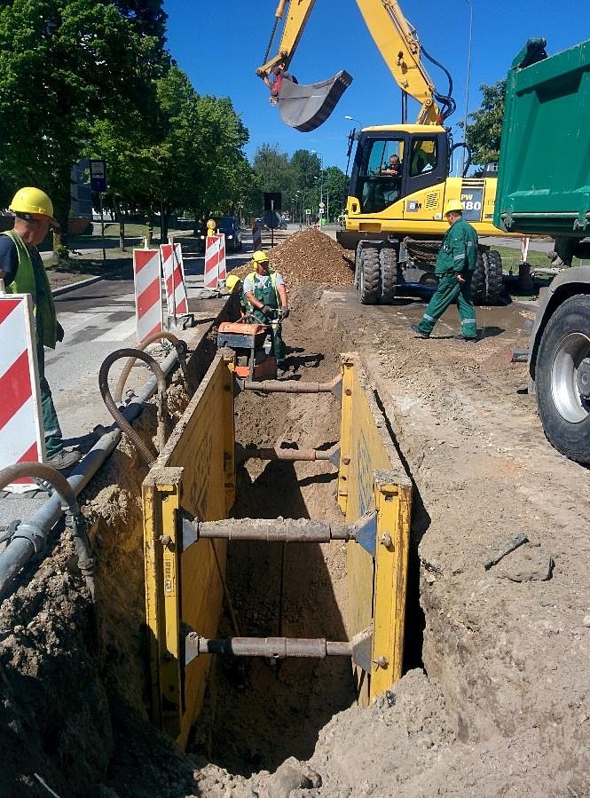 Turpinās kanalizācijas kolektoru būvdarbi
