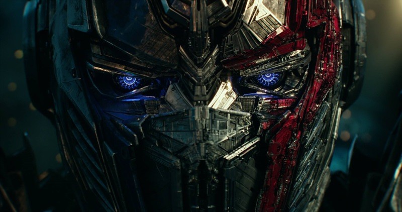 Noskaties vasaras lielfilmu “Transformeri: Pēdējais bruņinieks” pirmais!