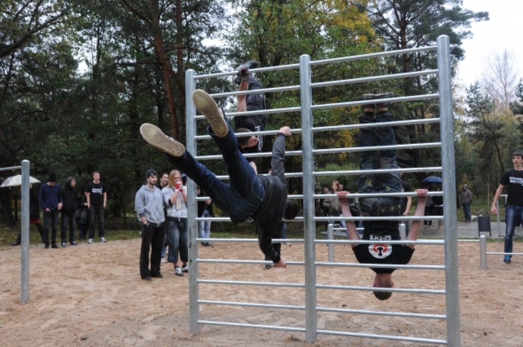 Par 32 845 eiro ierīkots sporta un atpūtas laukums pie Liepājas bērnunama