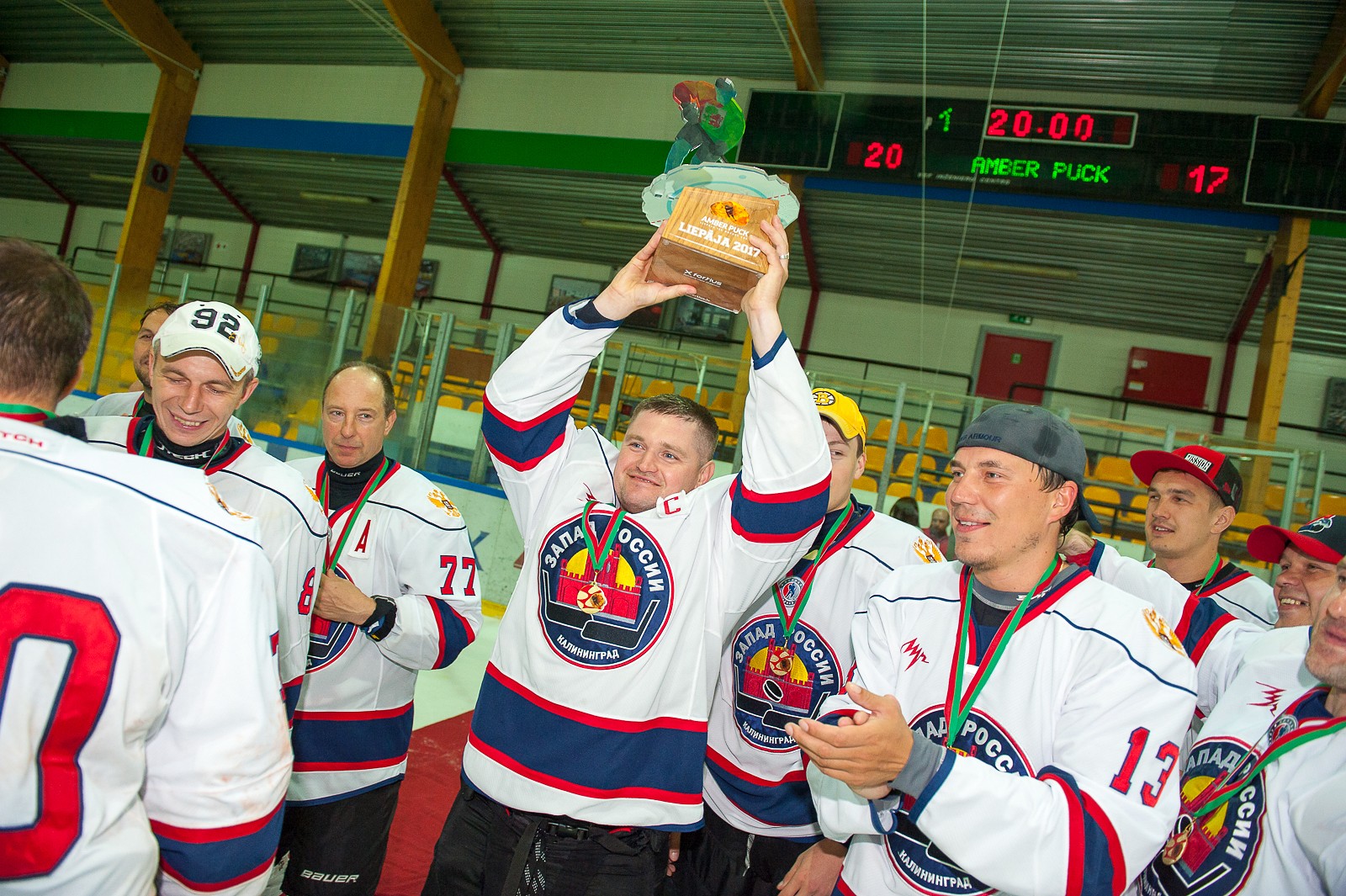 Aizvadīts “Amber Puck” turnīrs hokejā amatieriem