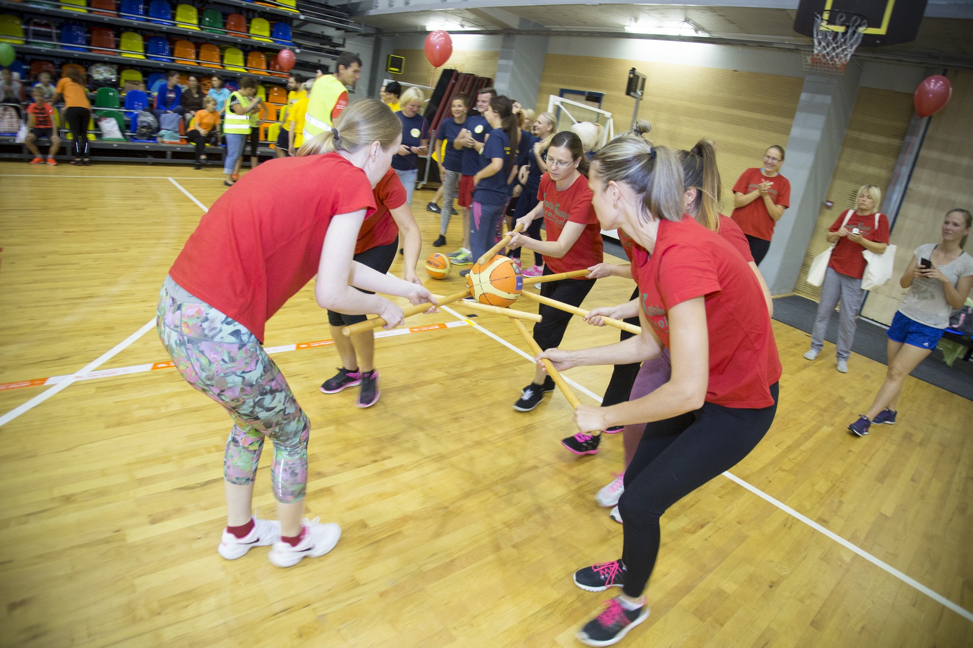 Skolotāji sagaida jauno mācību gadu sportojot