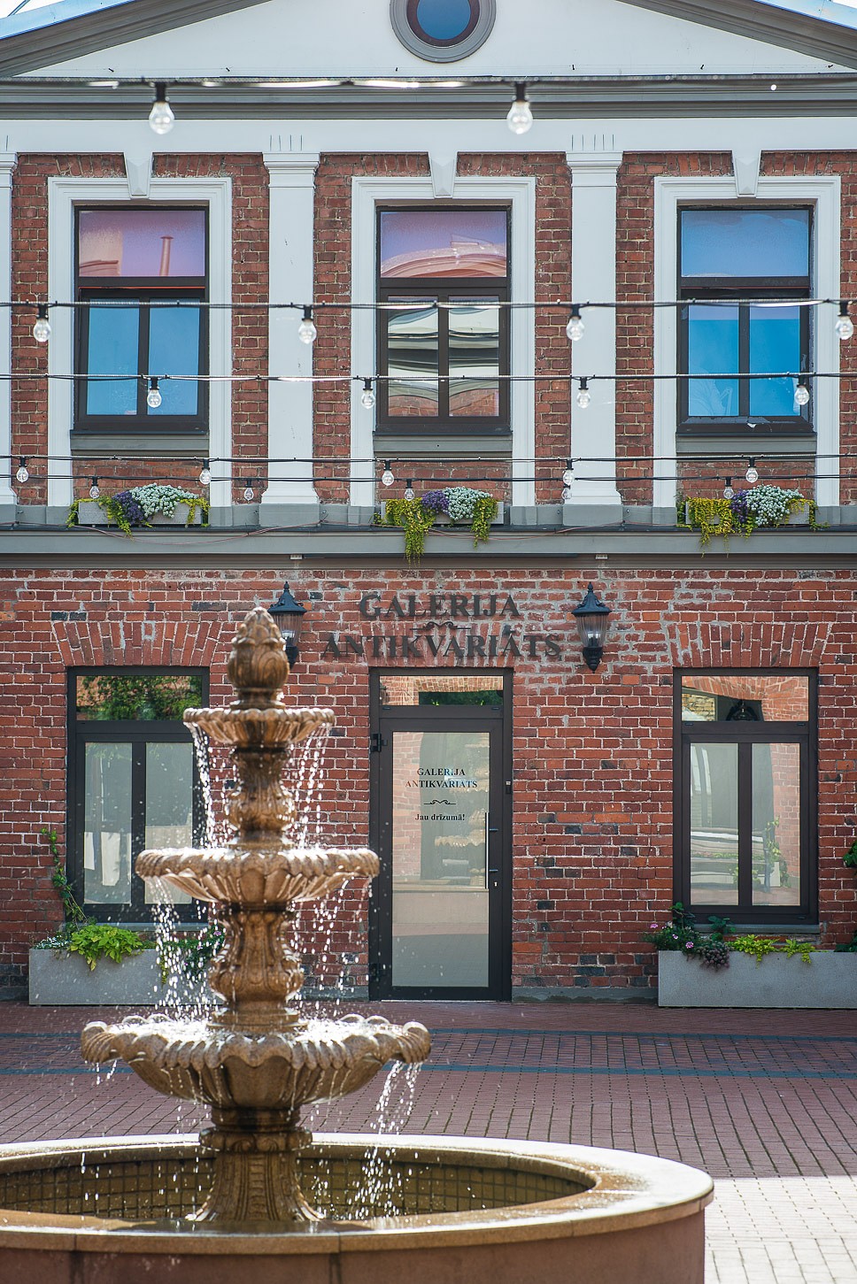 Liepājā atklāj jaunu mākslas galeriju