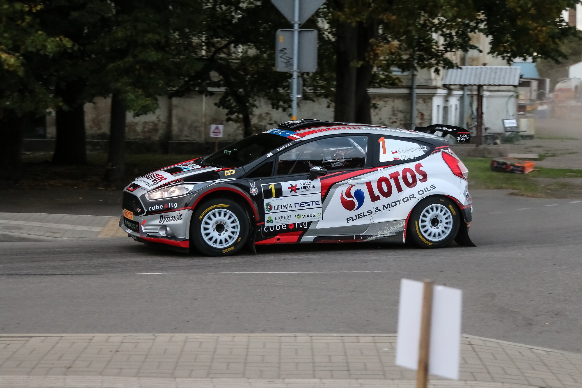 Rallija biļetes pārdošanā