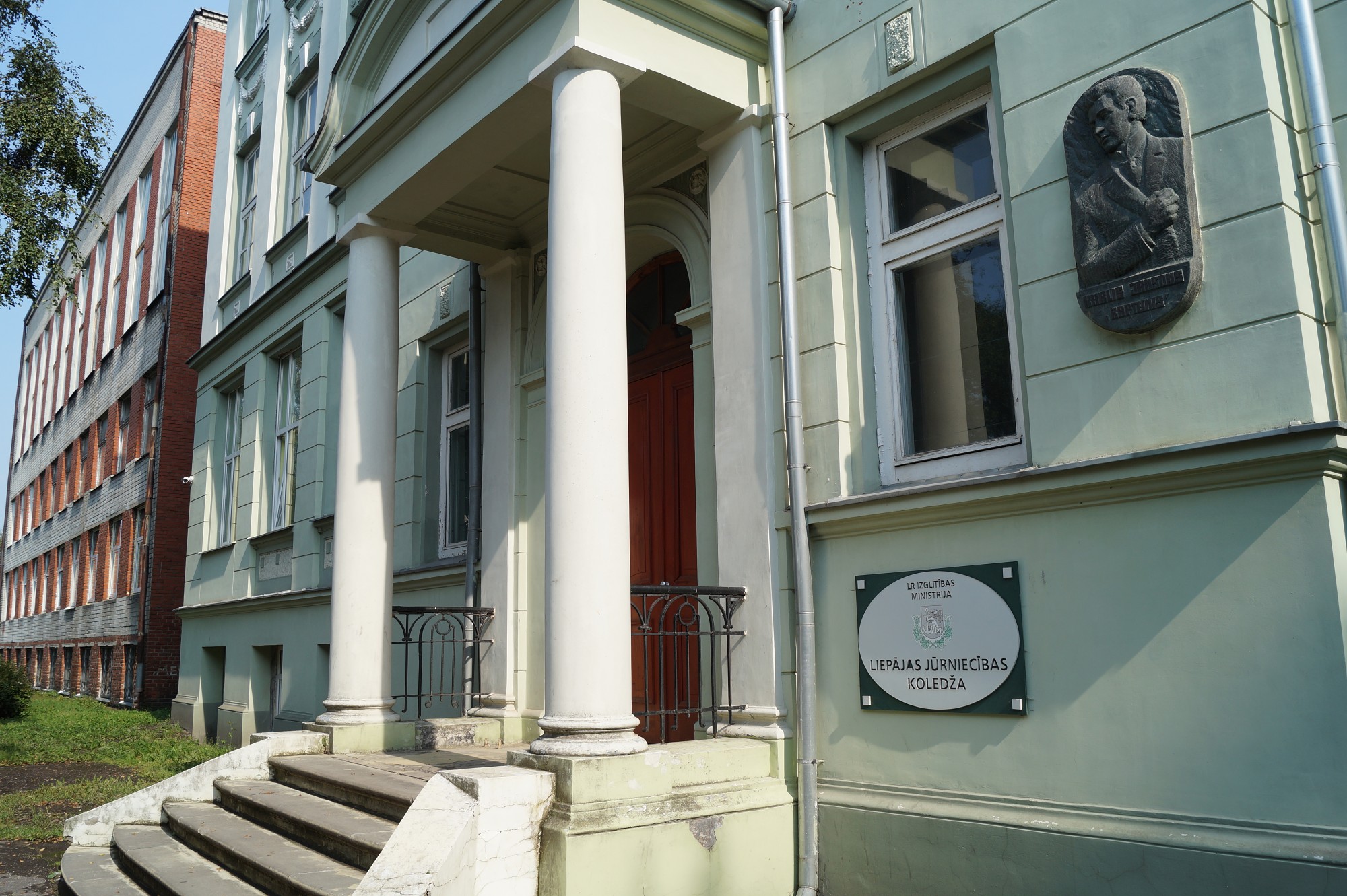 Pirms noslēgusies tiesvedība, Liepājas Jūrniecības koledža nesteidz atmaksāt Rīgas brīvostas ziedojumus