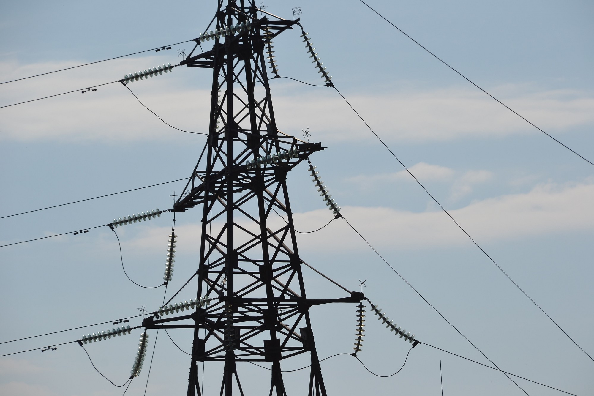 Kanādā vētras dēļ bez elektroapgādes palikuši vairāk nekā miljons klientu