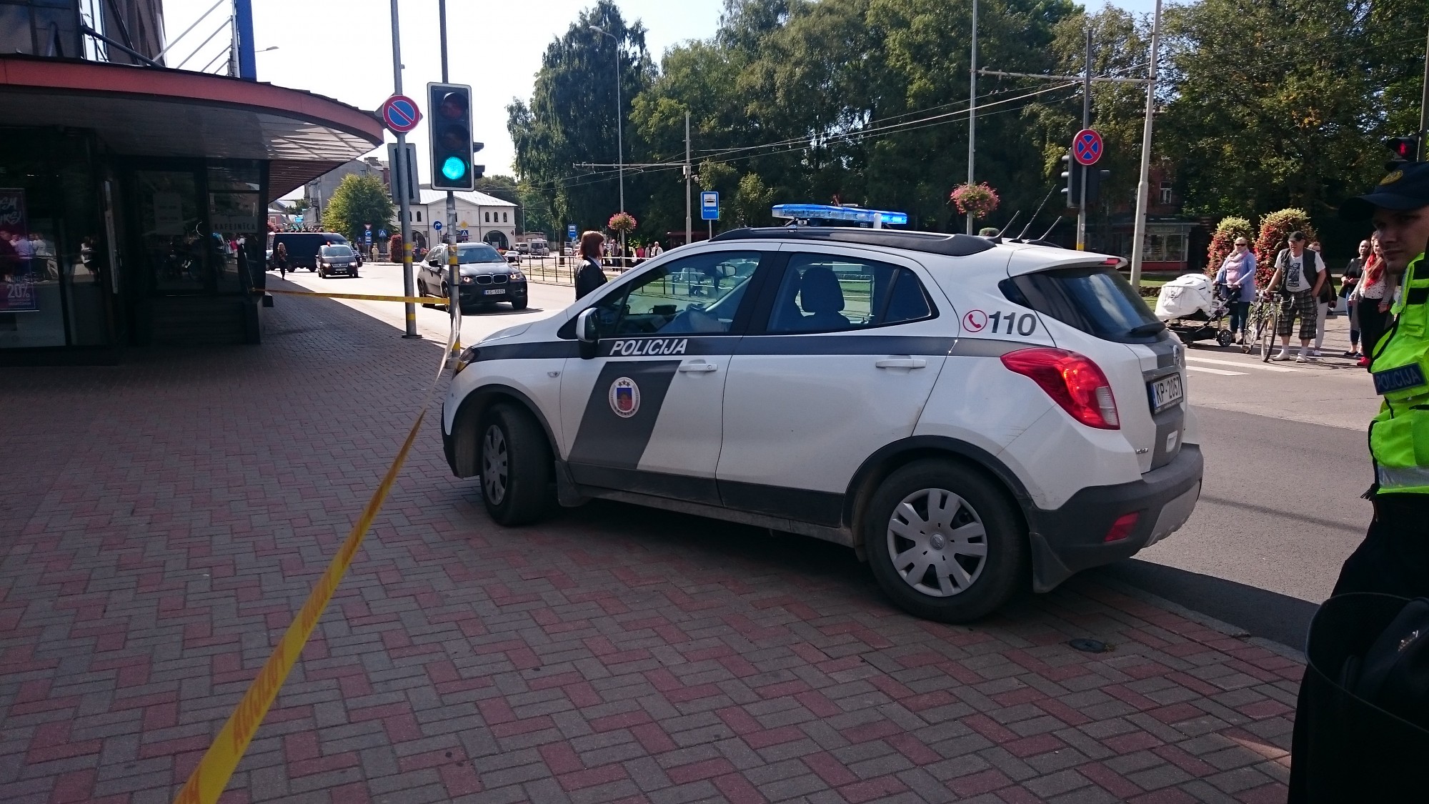 Papildināts – Tirdzniecības centrs ”Kurzeme” atsācis darbu; apdraudējums netika konstatēts