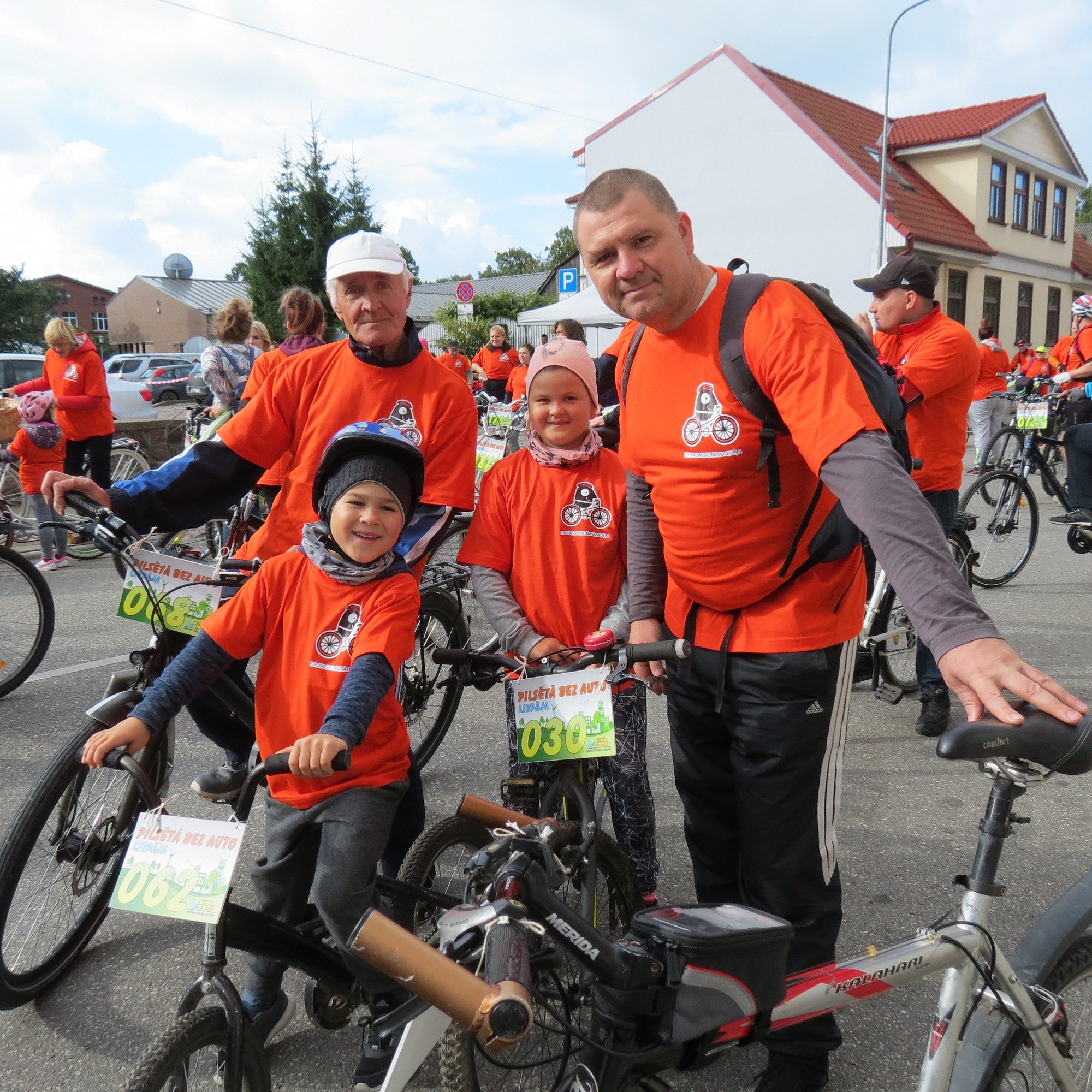 Pusotra simta liepājnieku vienojas velobraucienā
