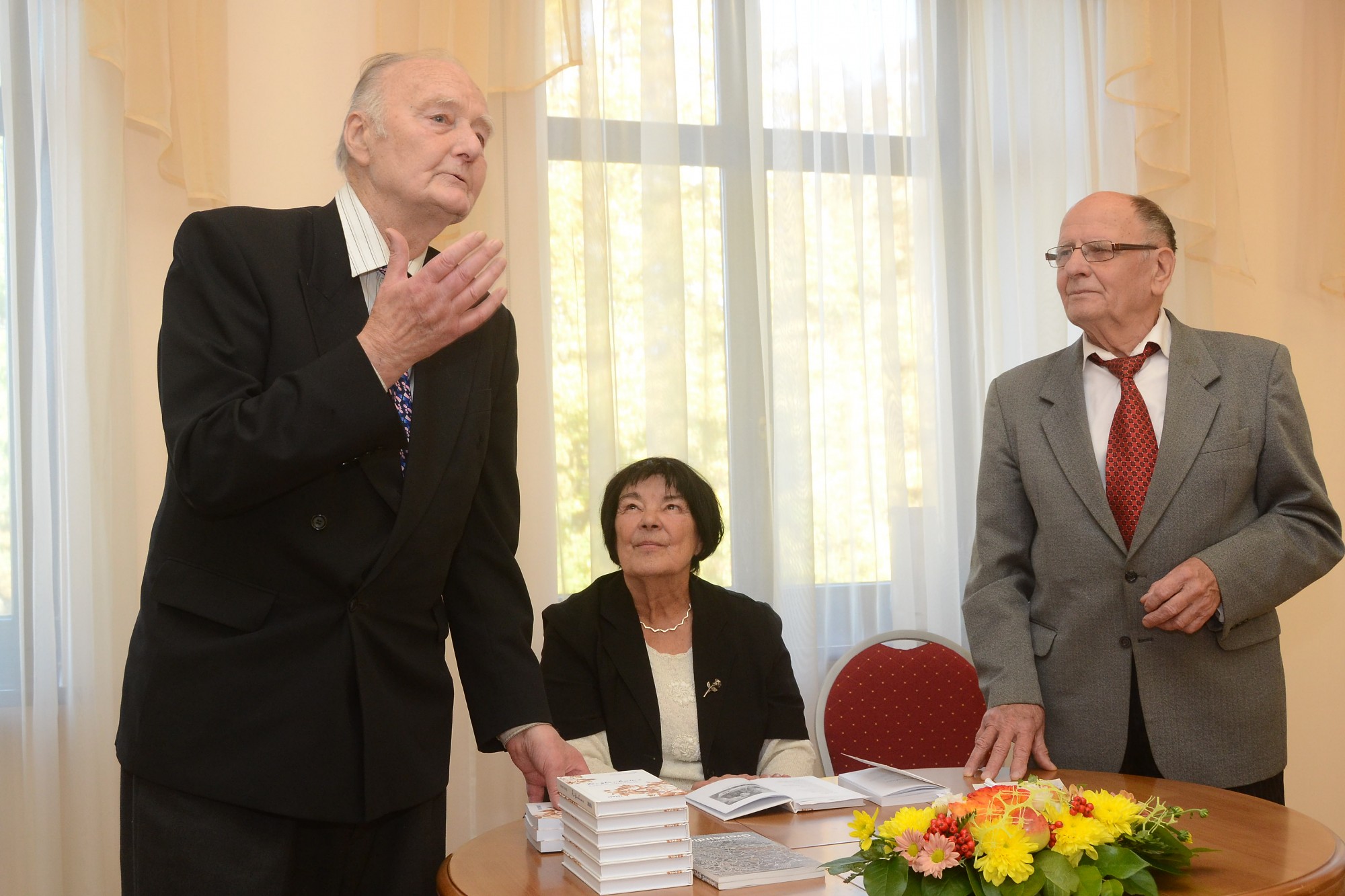 Svin jubileju ar grāmatu “Rožlaukums”