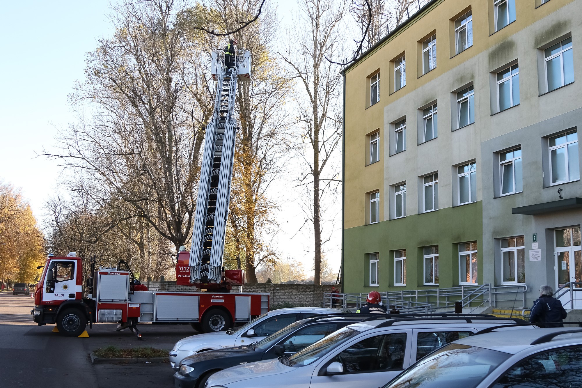 Mācību trauksme apliecina: Nakts patversmes iemītnieku glābšana – sarežģīts uzdevums