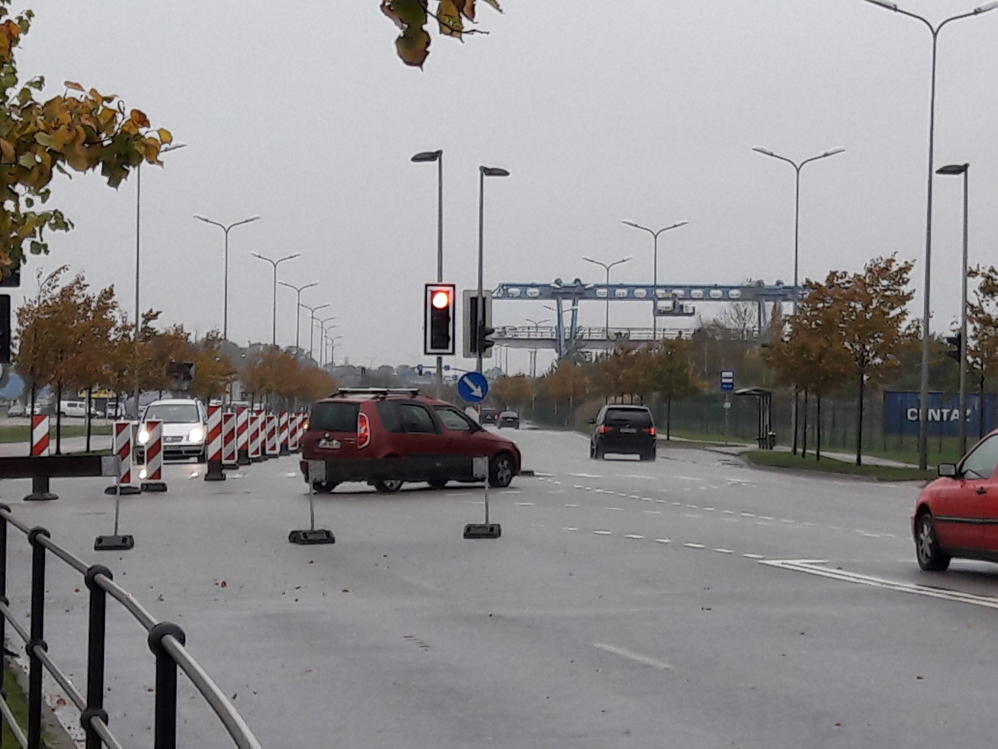 Papildināts – Vadītāji pielāgojas izmaiņām satiksmes organizācijā, veiktas korekcijas kustībai Parka ielā
